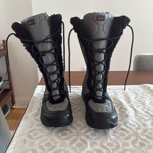 UGG Capstone Gray Winter Boots Size 9 Women’s